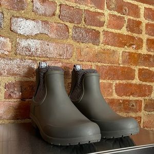 Women Chevonne UGG Rain boots.